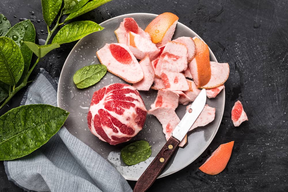 Công dụng của vỏ bưởi là dưỡng da